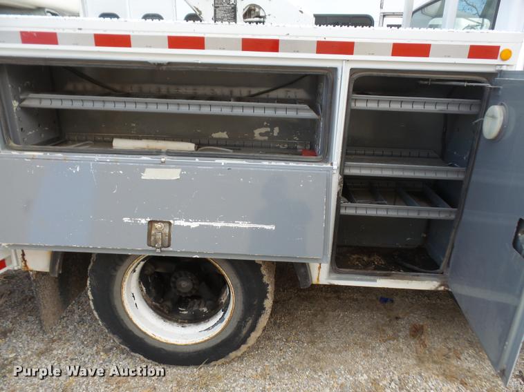 image for item DB2867 1995 Ford F800 bucket truck