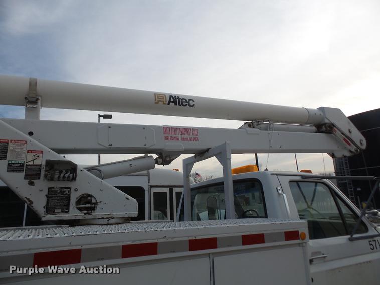 image for item DB2867 1995 Ford F800 bucket truck