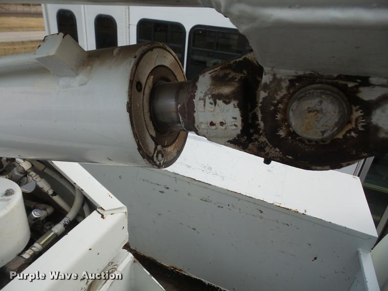 image for item DB2867 1995 Ford F800 bucket truck