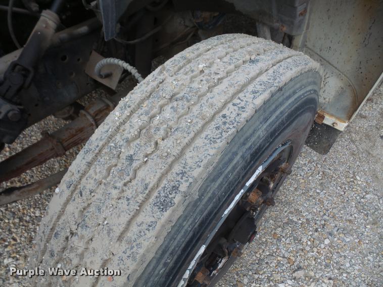 image for item DB2867 1995 Ford F800 bucket truck