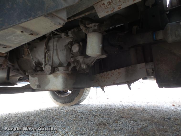 image for item DB2867 1995 Ford F800 bucket truck