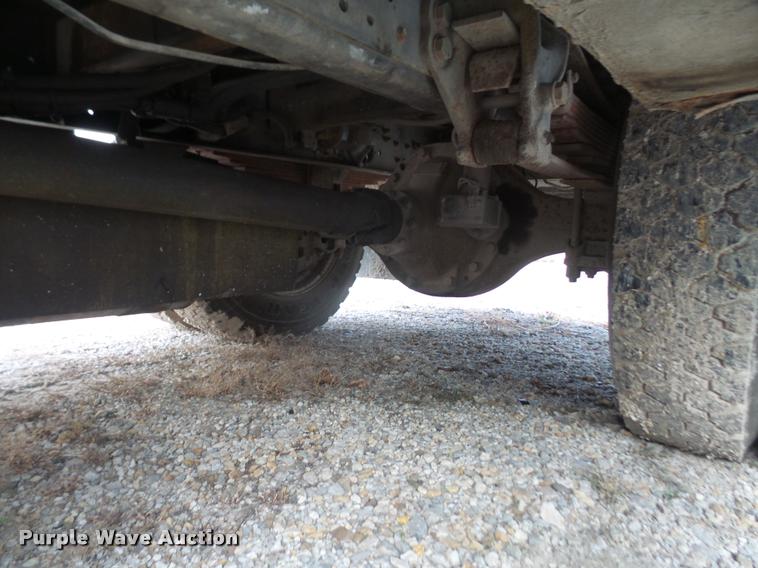 image for item DB2867 1995 Ford F800 bucket truck