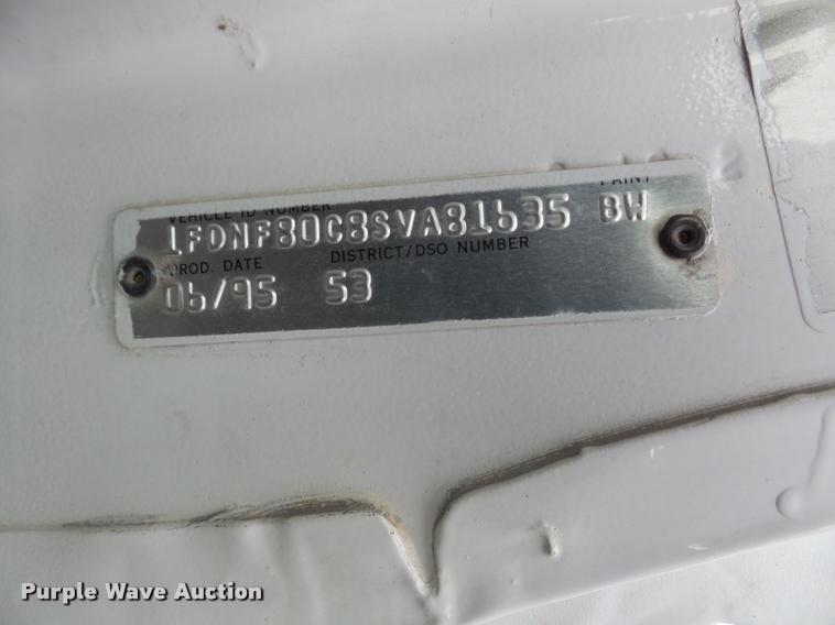 image for item DB2867 1995 Ford F800 bucket truck