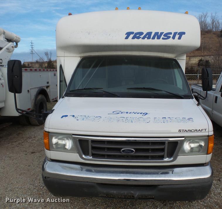 image for item DB2868 2006 Ford Econoline E450 shuttle bus