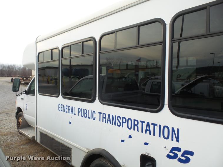 image for item DB2868 2006 Ford Econoline E450 shuttle bus