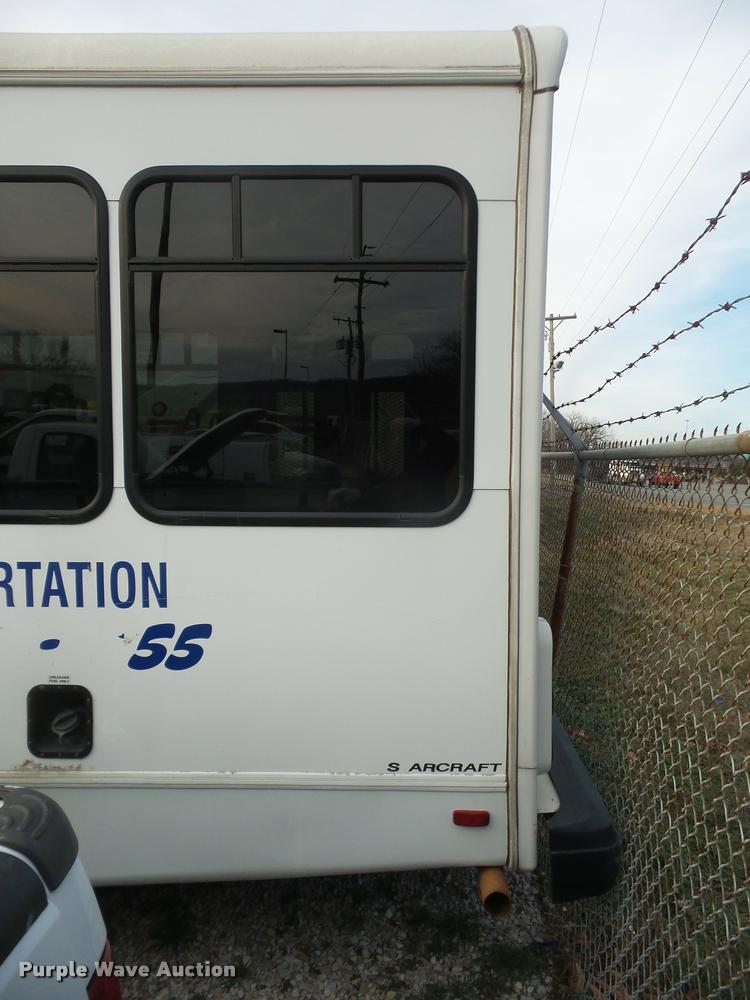 image for item DB2868 2006 Ford Econoline E450 shuttle bus