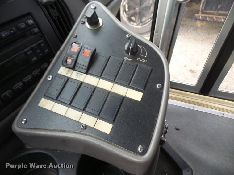 image for item DB2868 2006 Ford Econoline E450 shuttle bus