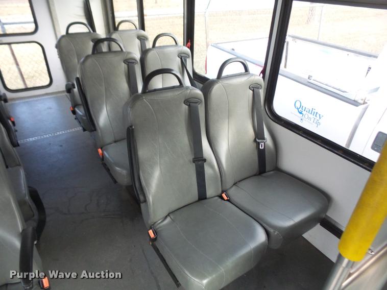 image for item DB2868 2006 Ford Econoline E450 shuttle bus