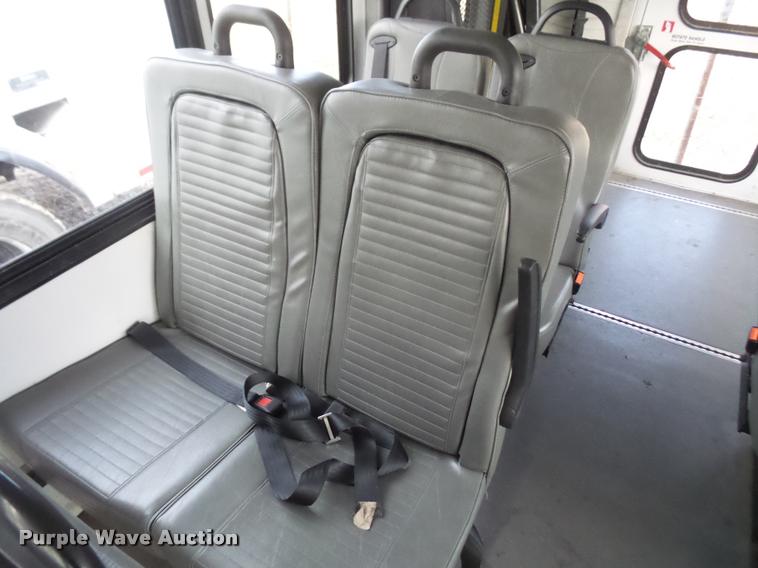 image for item DB2868 2006 Ford Econoline E450 shuttle bus