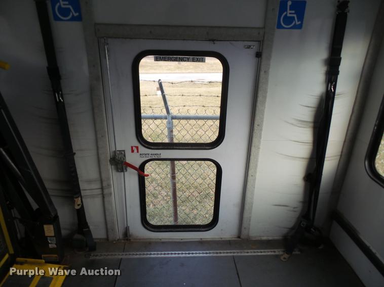 image for item DB2868 2006 Ford Econoline E450 shuttle bus