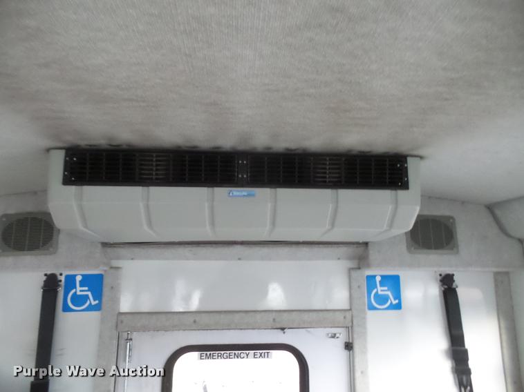 image for item DB2868 2006 Ford Econoline E450 shuttle bus