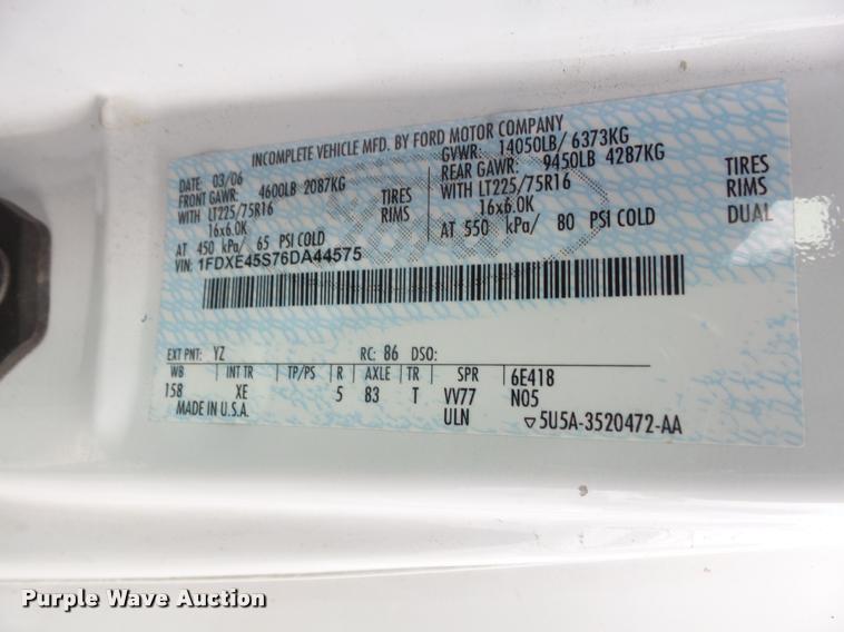 image for item DB2868 2006 Ford Econoline E450 shuttle bus