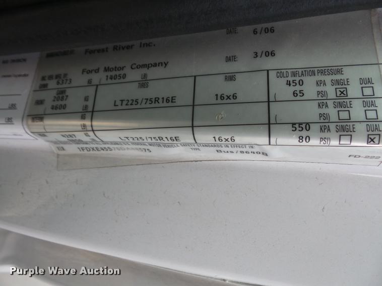 image for item DB2868 2006 Ford Econoline E450 shuttle bus