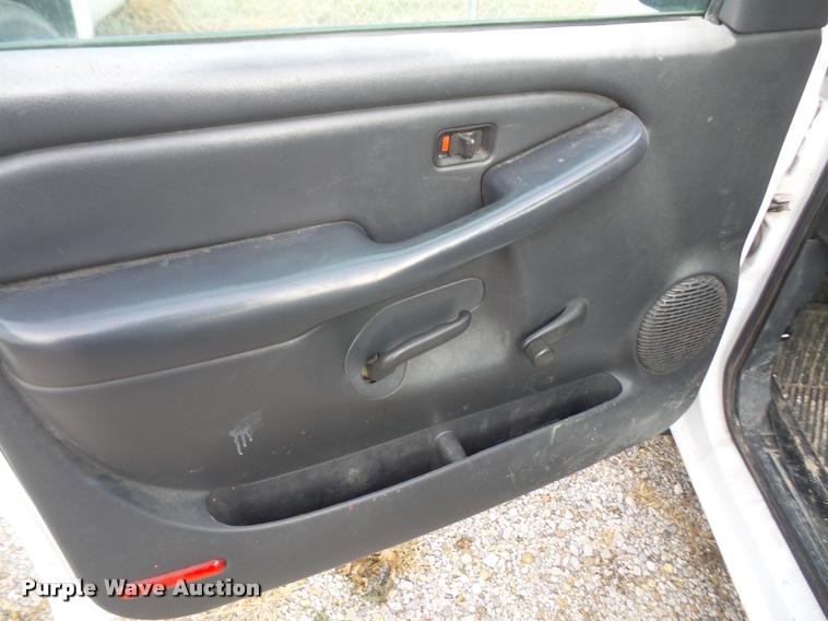 image for item DB2870 1999 GMC Sierra 1500 pickup truck