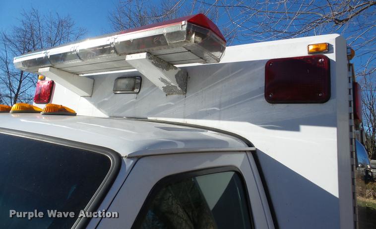 image for item DB5415 2000 Ford Econoline ambulance