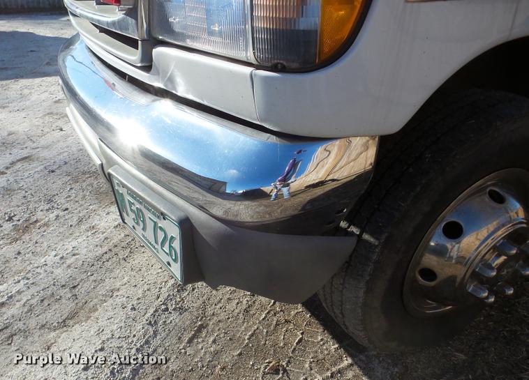 image for item DB5415 2000 Ford Econoline ambulance