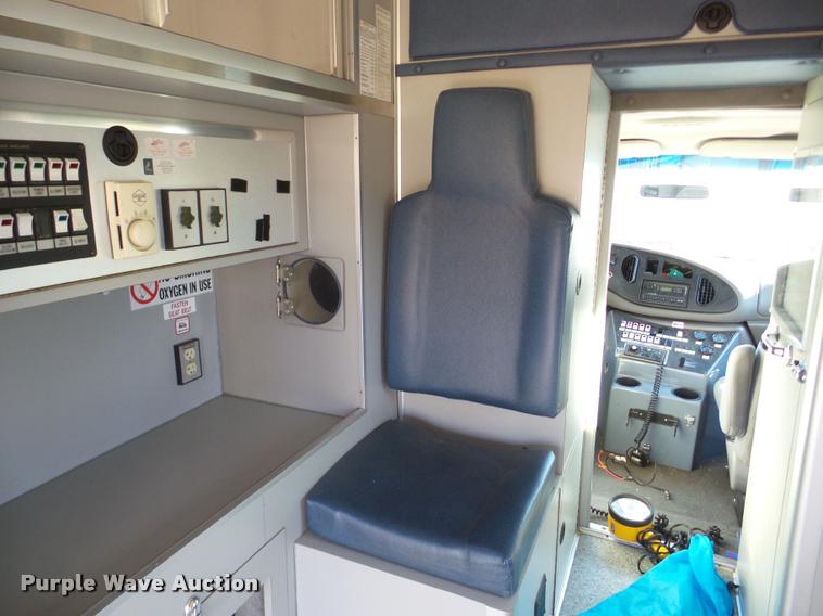 image for item DB5415 2000 Ford Econoline ambulance