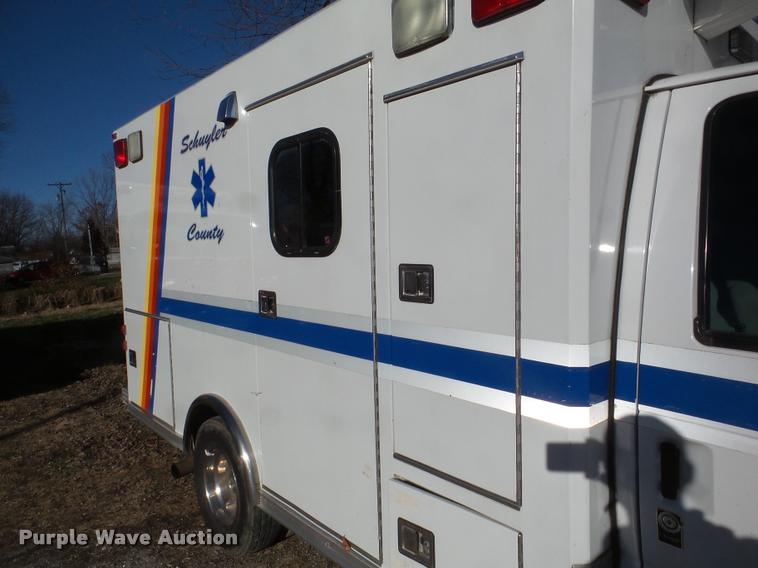 image for item DB5415 2000 Ford Econoline ambulance