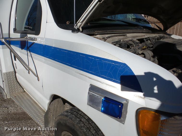 image for item DB5415 2000 Ford Econoline ambulance