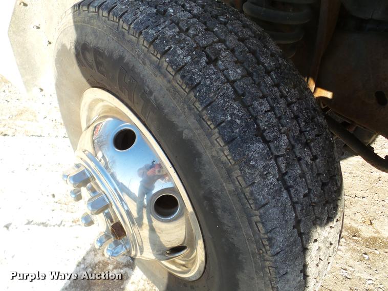 image for item DB5415 2000 Ford Econoline ambulance