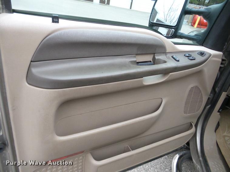 image for item DB5441 2004 Ford F250 Super Duty XLT pickup truck