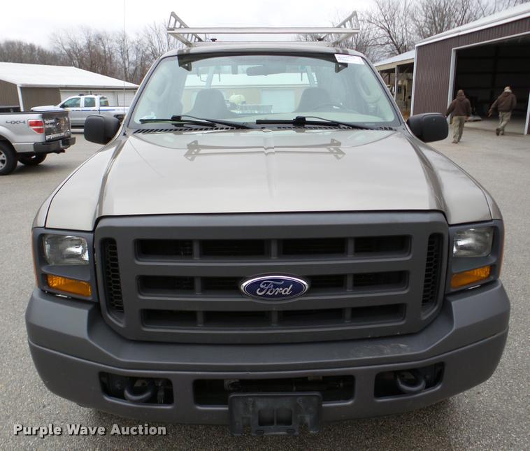image for item DB5442 2005 Ford F250 Super Duty XL pickup truck