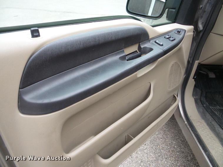 image for item DB5442 2005 Ford F250 Super Duty XL pickup truck