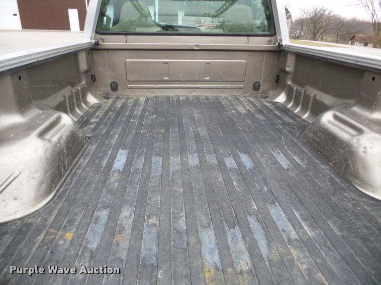 image for item DB5442 2005 Ford F250 Super Duty XL pickup truck