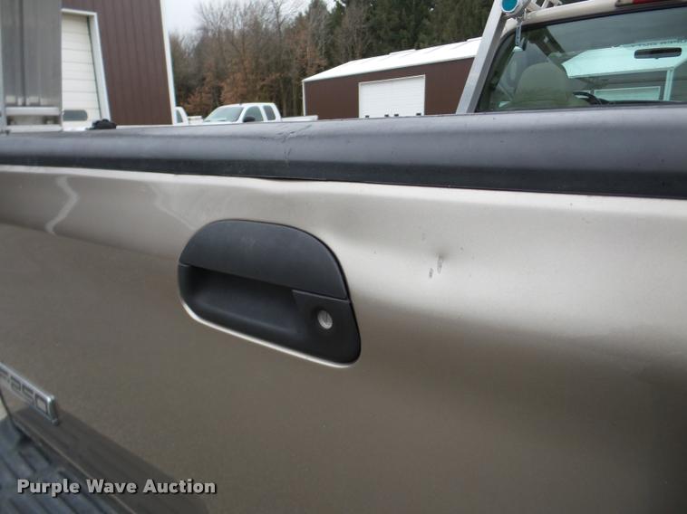 image for item DB5442 2005 Ford F250 Super Duty XL pickup truck