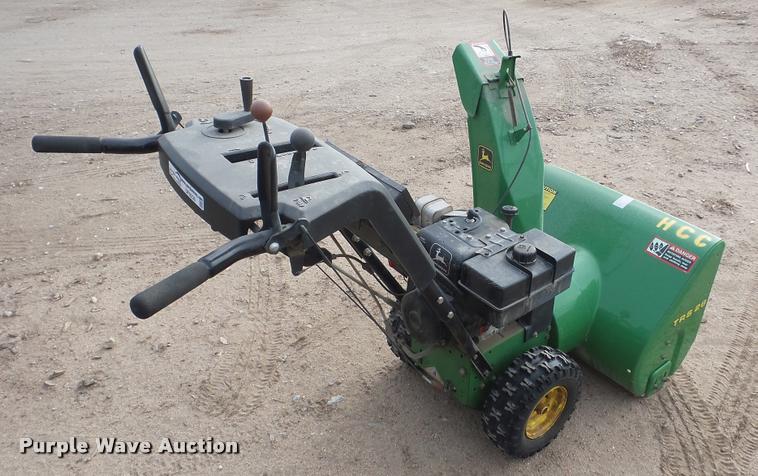 image for item DF9235 John Deere TRS26 snow blower
