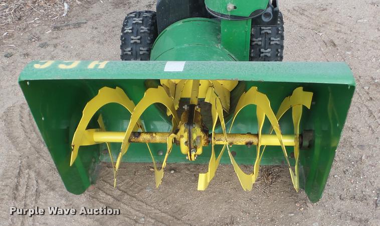image for item DF9235 John Deere TRS26 snow blower