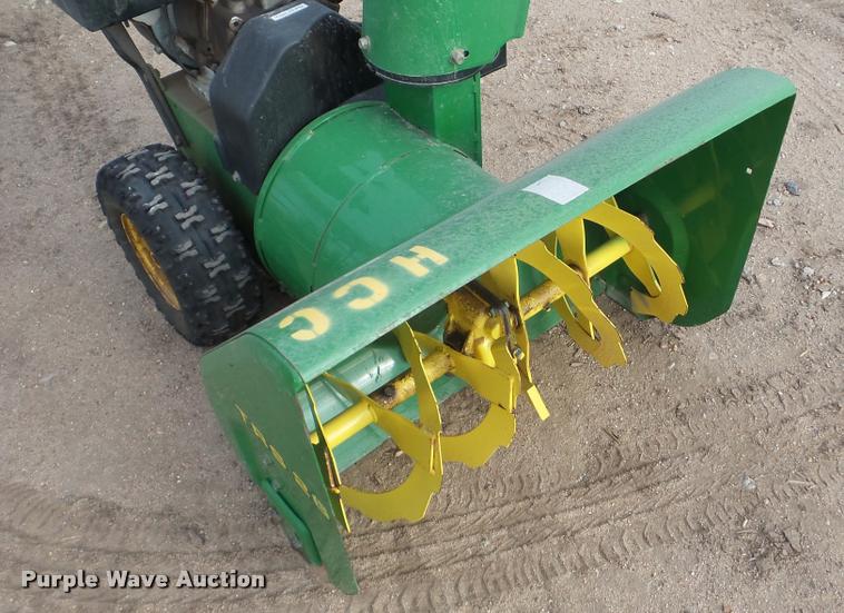 image for item DF9235 John Deere TRS26 snow blower