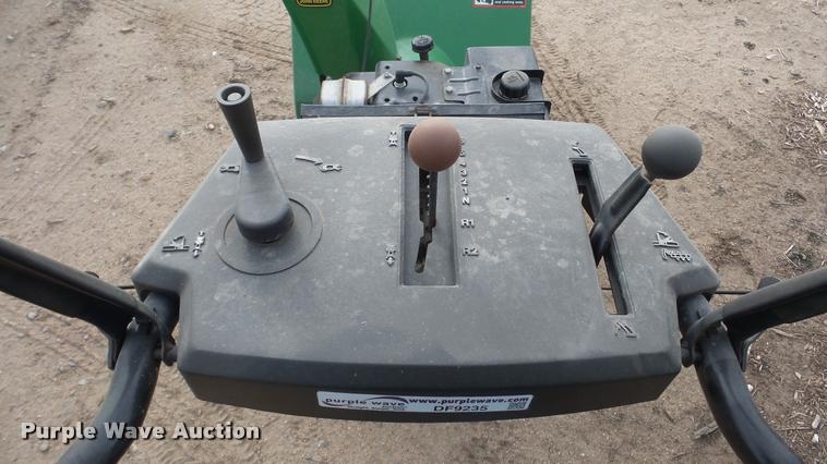 image for item DF9235 John Deere TRS26 snow blower