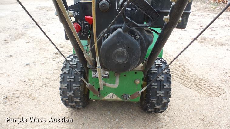 image for item DF9235 John Deere TRS26 snow blower