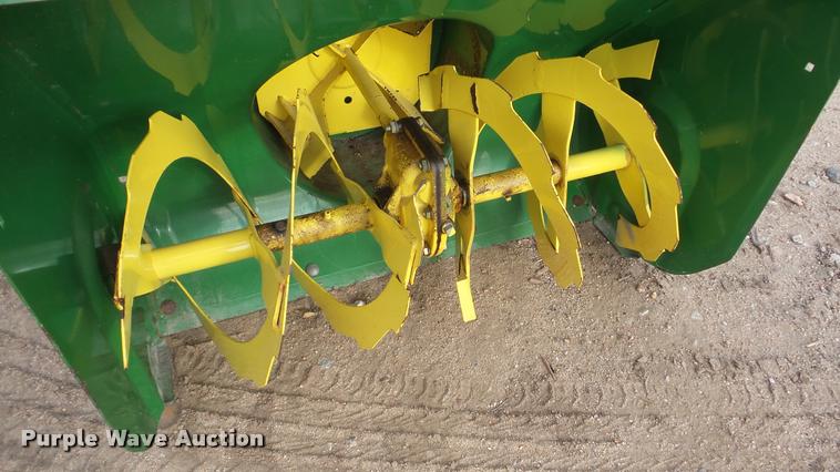 image for item DF9235 John Deere TRS26 snow blower