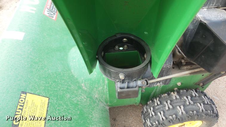 image for item DF9235 John Deere TRS26 snow blower