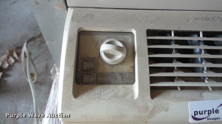 image for item DF9246 Goldstar window AC unit