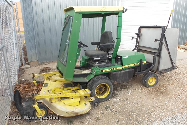 image for item DF9247 John Deere F932 lawn mower