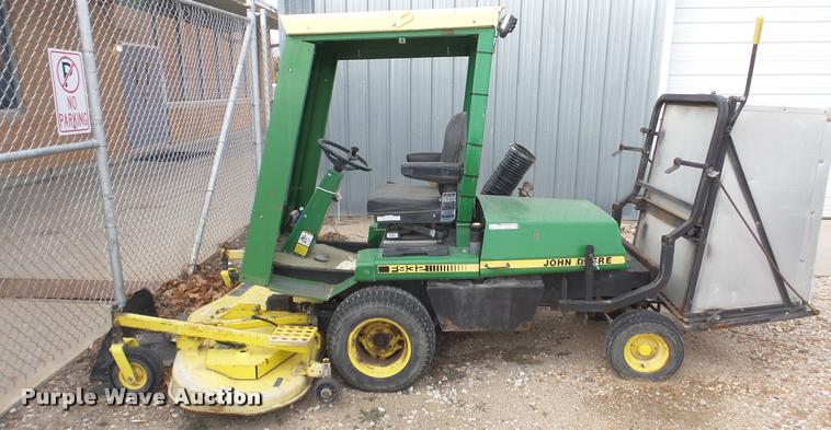 image for item DF9247 John Deere F932 lawn mower