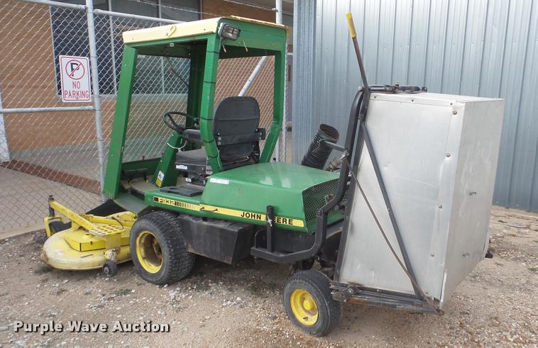 image for item DF9247 John Deere F932 lawn mower