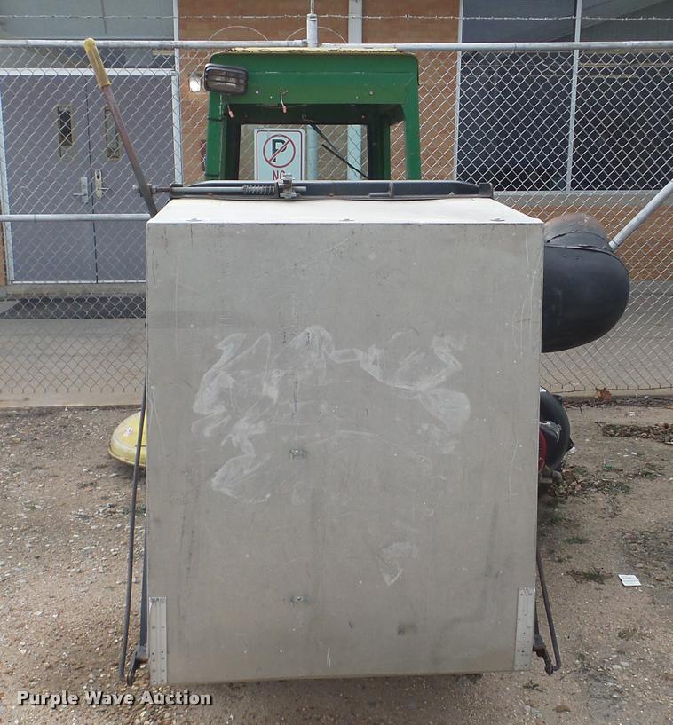 image for item DF9247 John Deere F932 lawn mower