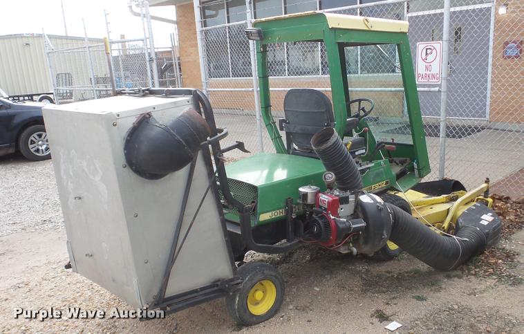 image for item DF9247 John Deere F932 lawn mower
