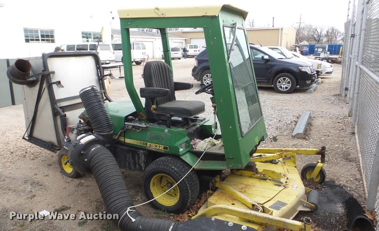 image for item DF9247 John Deere F932 lawn mower