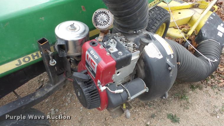 image for item DF9247 John Deere F932 lawn mower