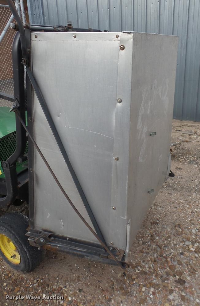 image for item DF9247 John Deere F932 lawn mower