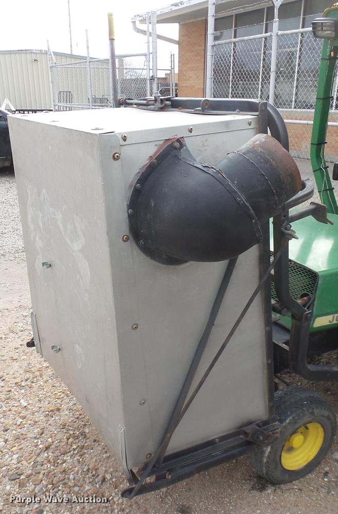 image for item DF9247 John Deere F932 lawn mower