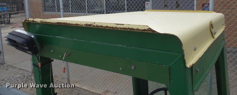 image for item DF9247 John Deere F932 lawn mower