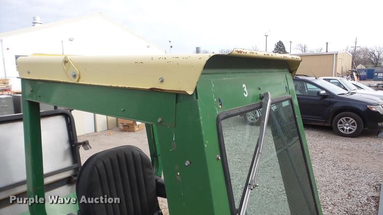 image for item DF9247 John Deere F932 lawn mower