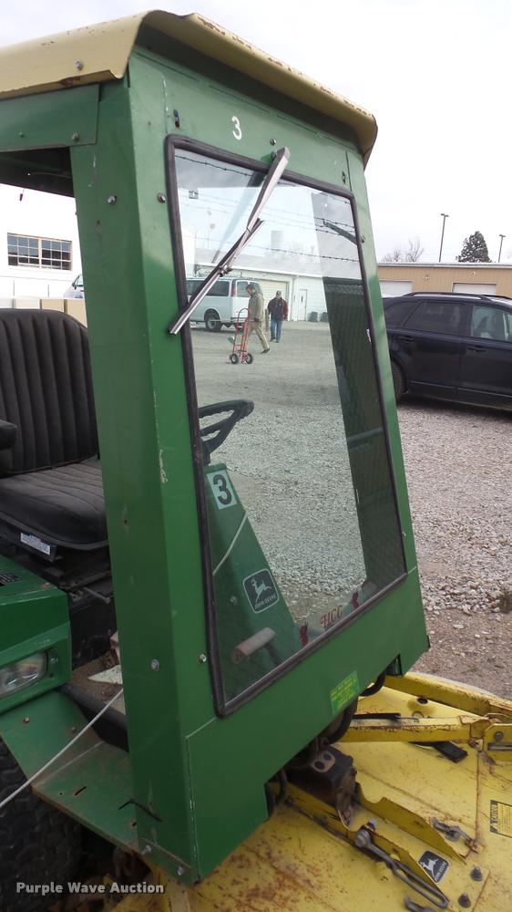 image for item DF9247 John Deere F932 lawn mower