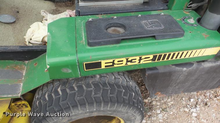 image for item DF9247 John Deere F932 lawn mower
